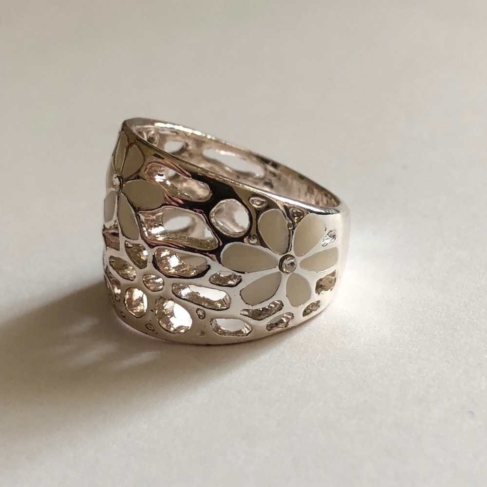 Silver tone floral ring